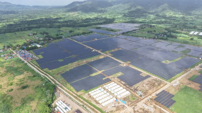 ＣＲＥＣのバタンガス州トゥイ町にある太陽光発電事業地