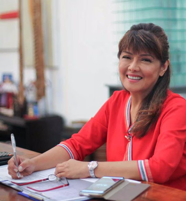 アイミー・マルコス上院議員