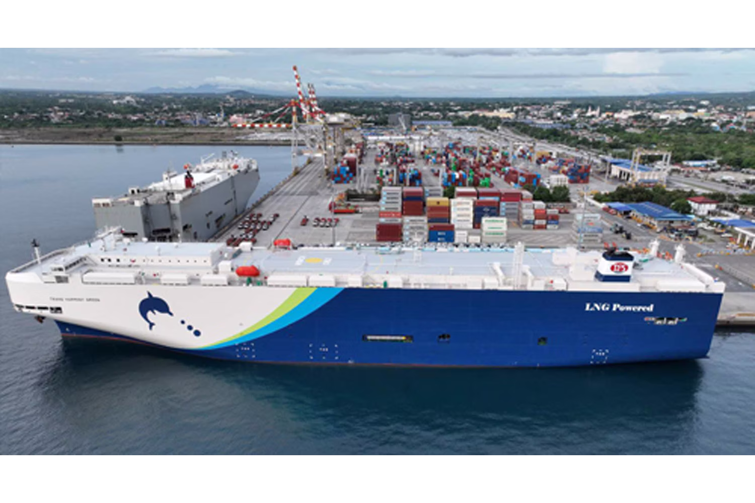 ＡＴＩ社が運営するバタンガス港では最近、液化天然ガス燃料で運航される船舶が初めて入港した