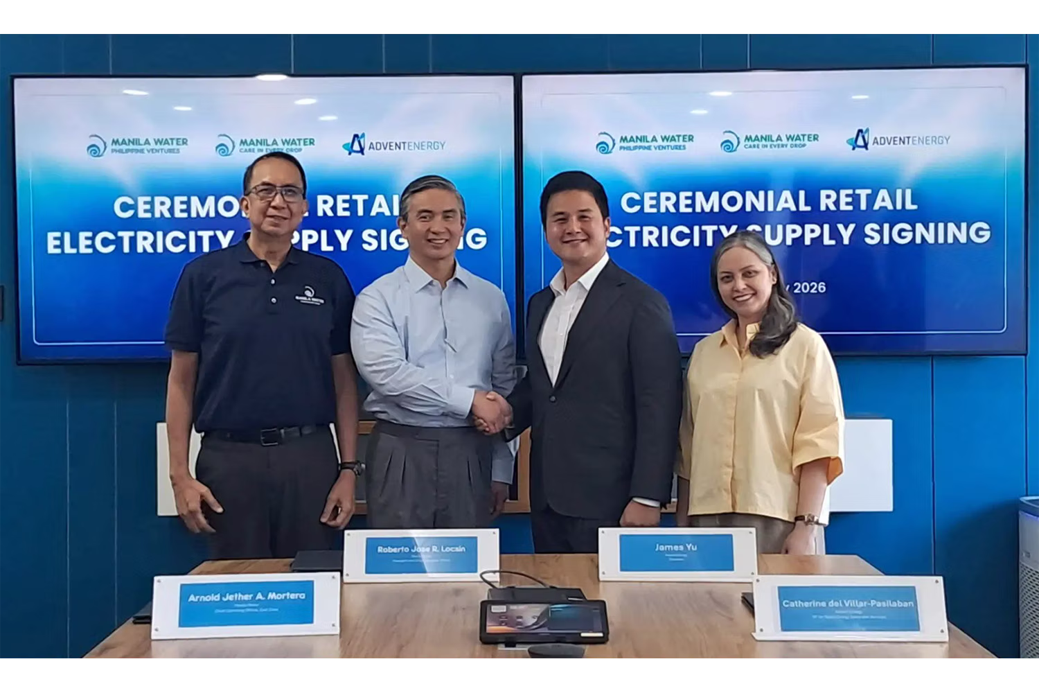 再エネ供給契約を締結したマニラウォーターとアドベントエナジーの幹部ら
