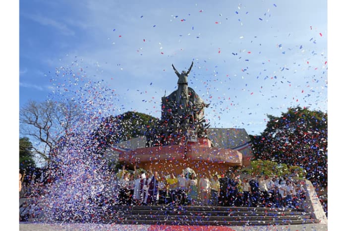 エドサ革命記念碑で2023年に行われた記念式典