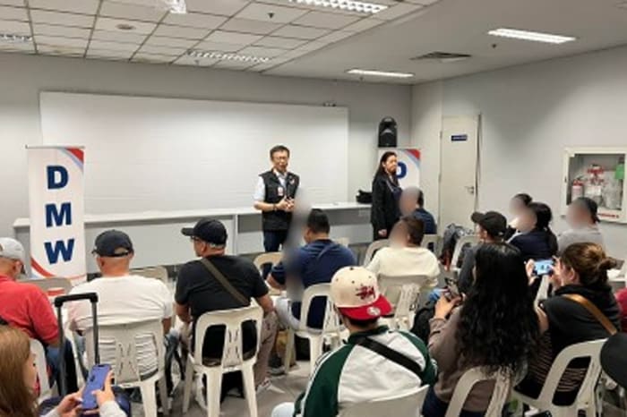 帰国したＯＦＷらを出迎える各ダック大臣