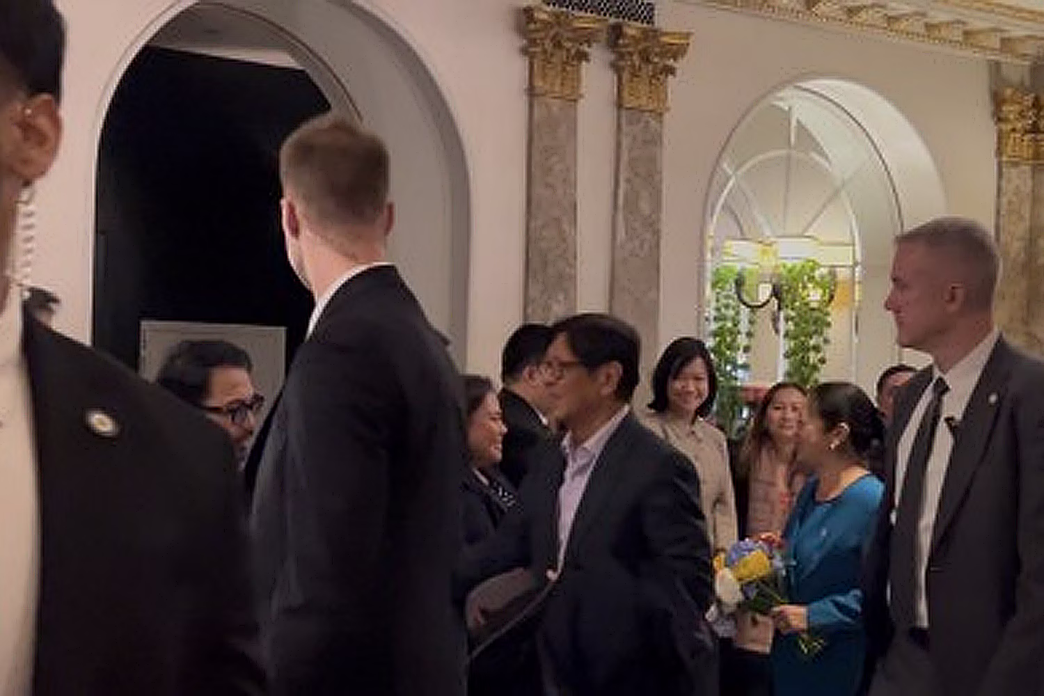 米国に到着したマルコス大統領