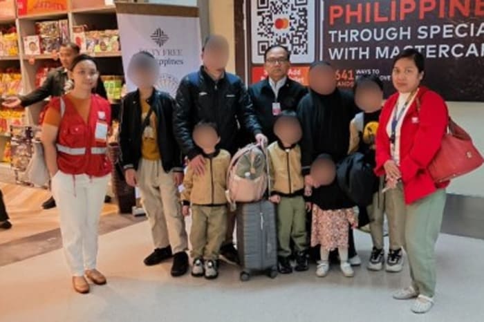 イランから帰国した９人