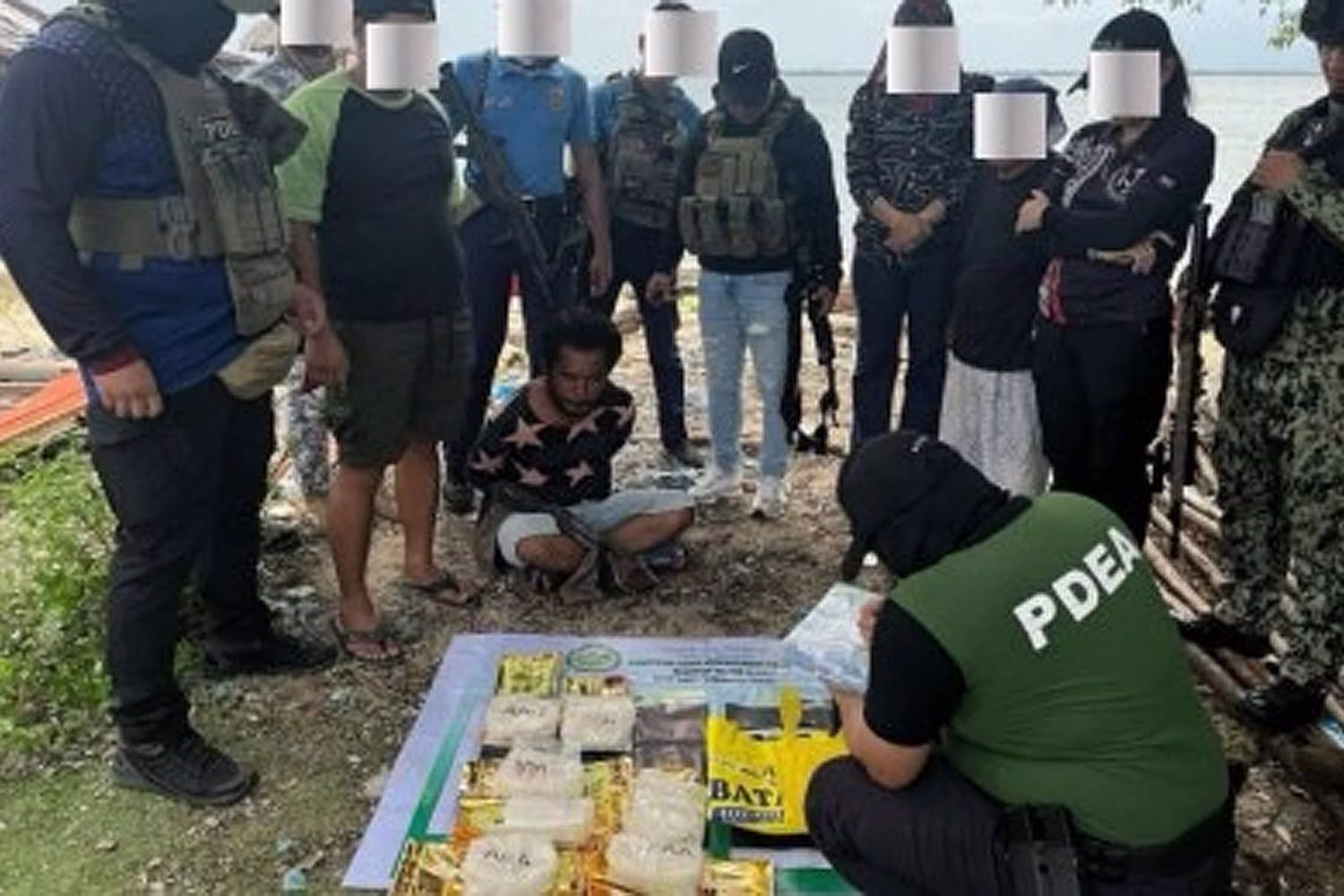 タウィタウィ州シブツで押収された違法薬物