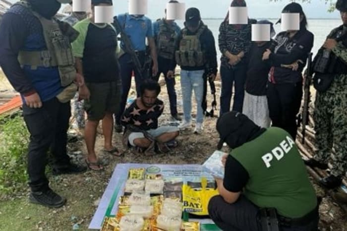 タウィタウィ州シブツで押収された違法薬物