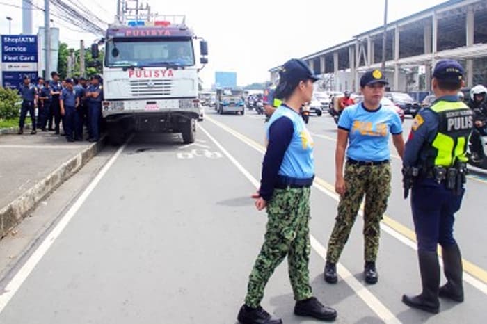 ２０２５年９月17日のスト実施時に、コモンウェルス・アベニュー沿いのフィルコア地区に配置された警察官