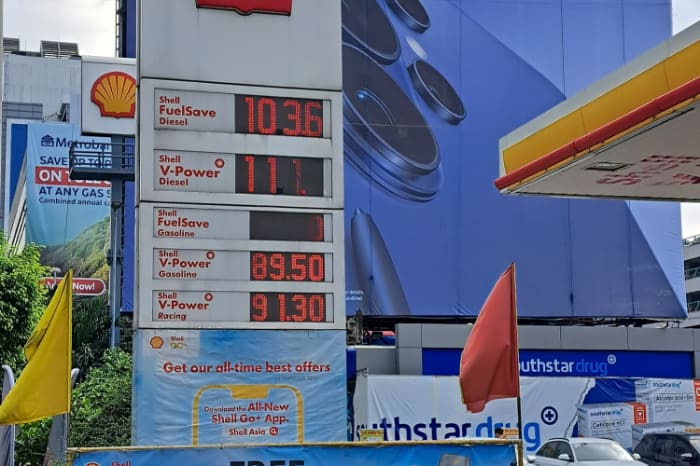 給油所の価格表。