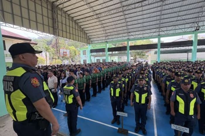 東南アジア諸国連合資本市場フォーラムの警備に配置される警官ら