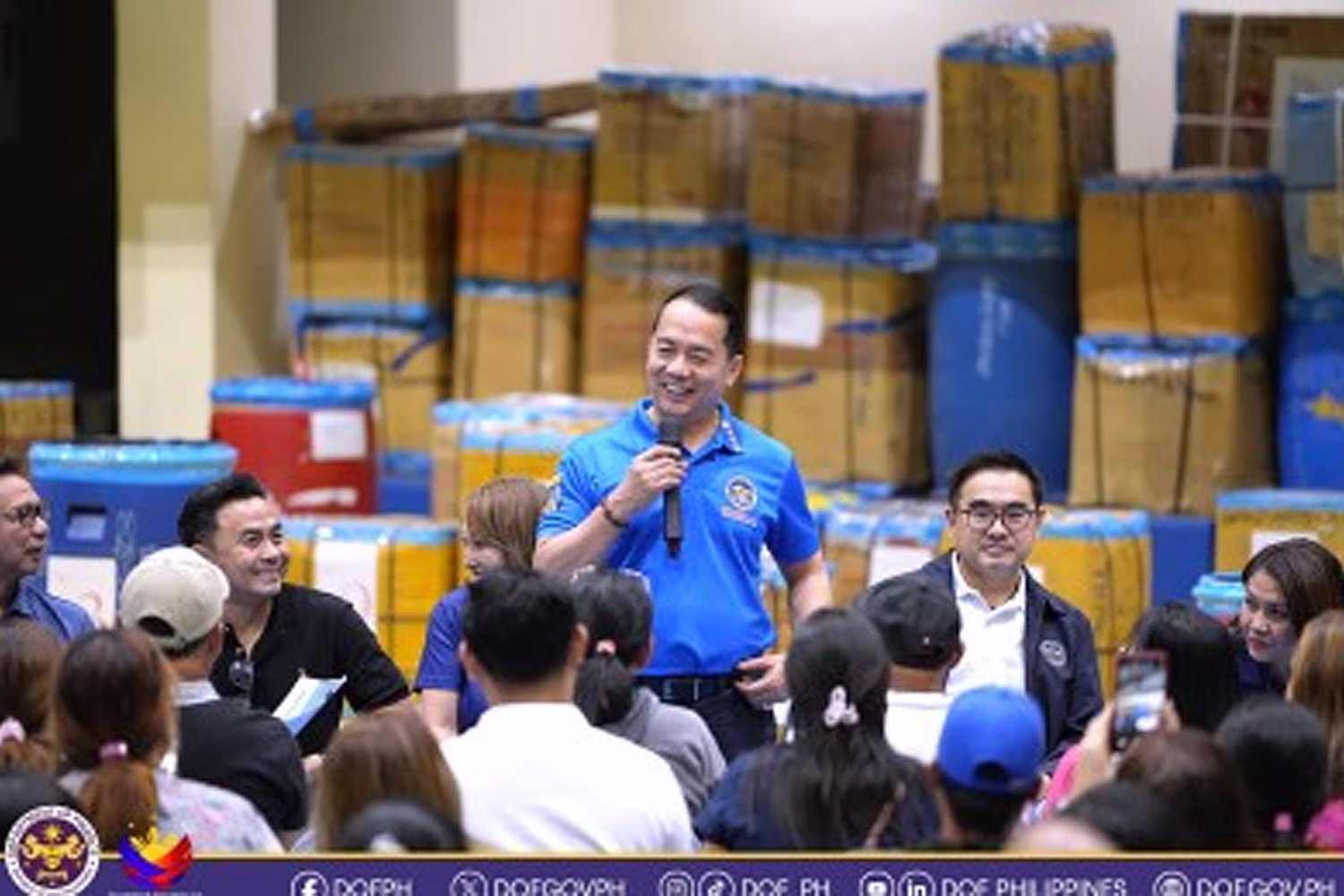 セブ港でのバリックバヤン・ボックス配達式典