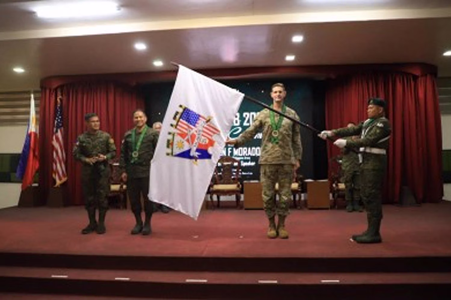 ヌエバエシハ州マグサイサイ基地での「サラクニブ」開始式