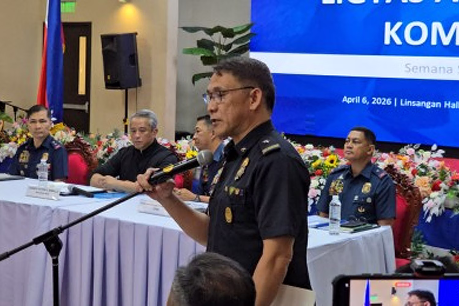 タンクローリー摘発について発表する消防庁のウィルベロ・ティウ長官代行