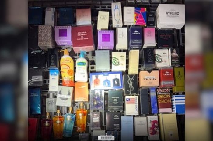 税関庁などがバレンスエラ市で10日に実施した取り締まり作戦で押収した偽造品