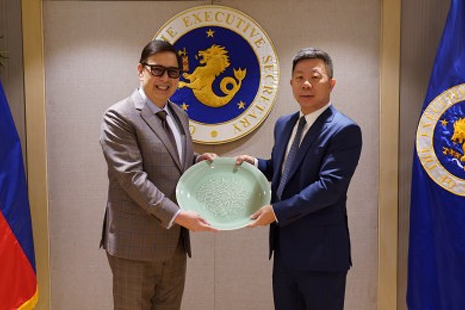 レクト官房長官と中国の全金大使