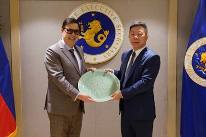 レクト官房長官と中国の全金大使