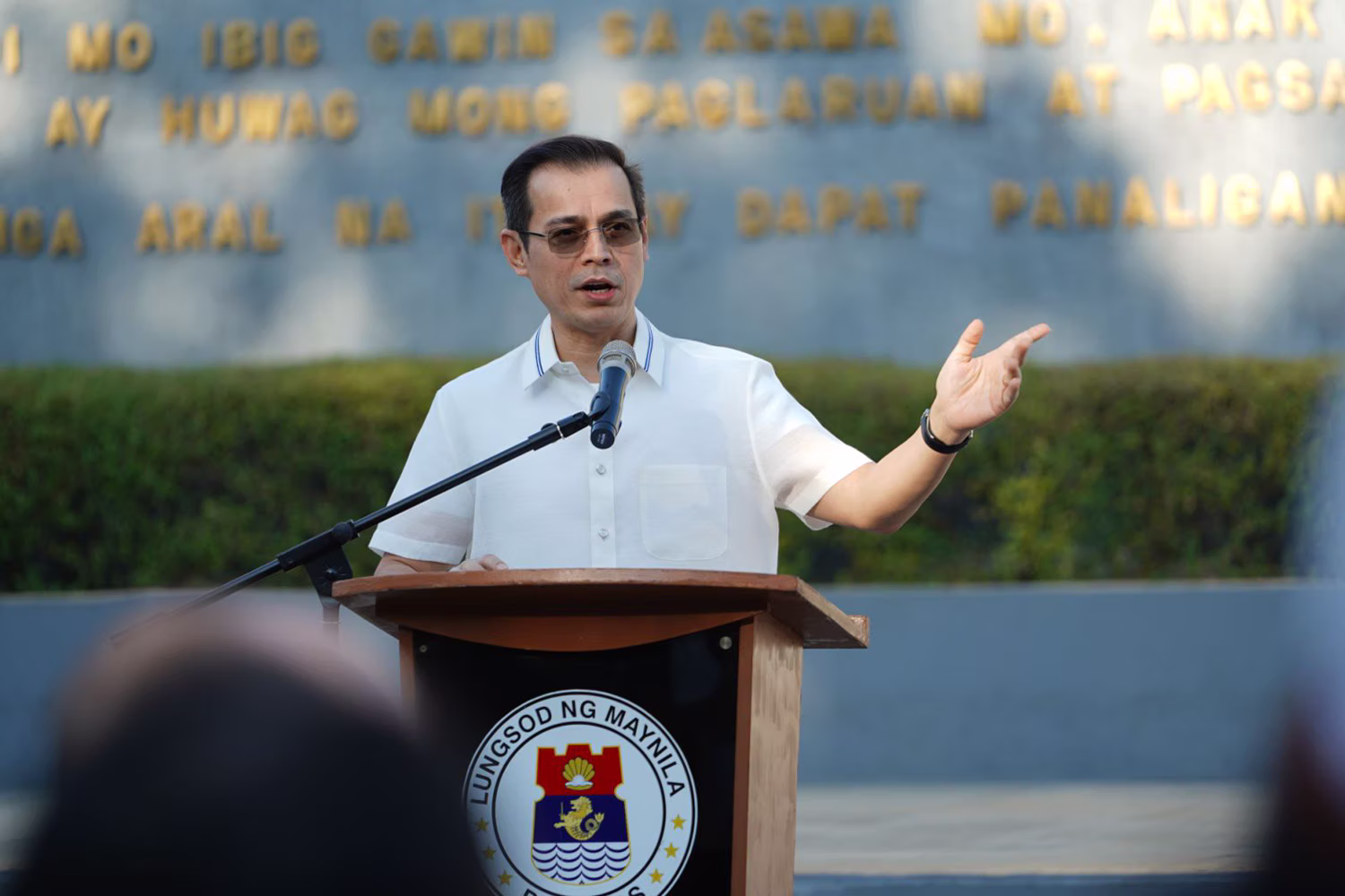 ベーカリーへの支援金支給を発表したモレノ・マニラ市長