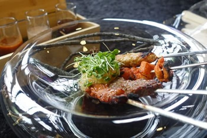 カナダの料理コンテストで審査員特別賞を受賞した比大使館チームの作品