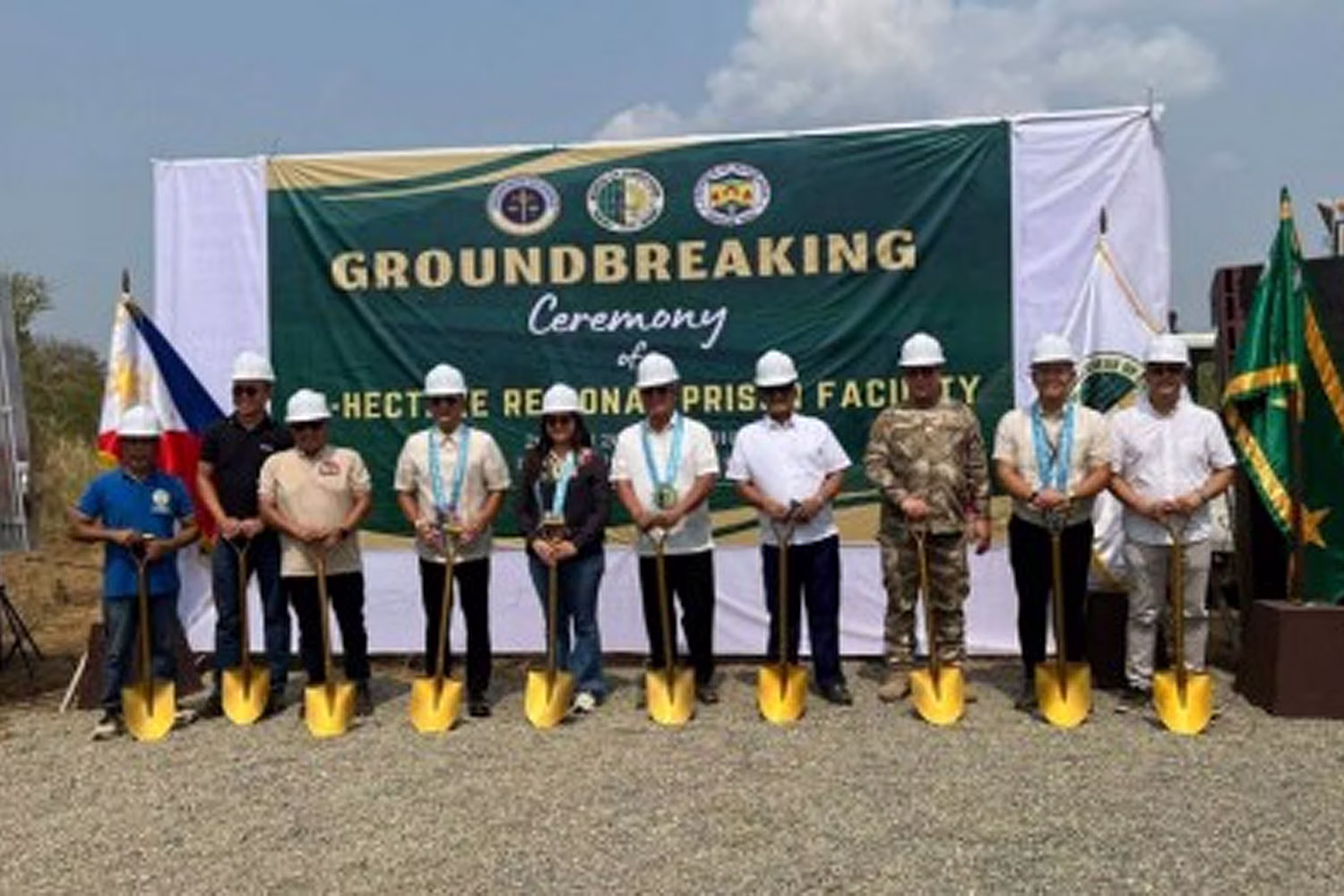 ヌエバエシハ州パラヤン市での新刑務所起工式