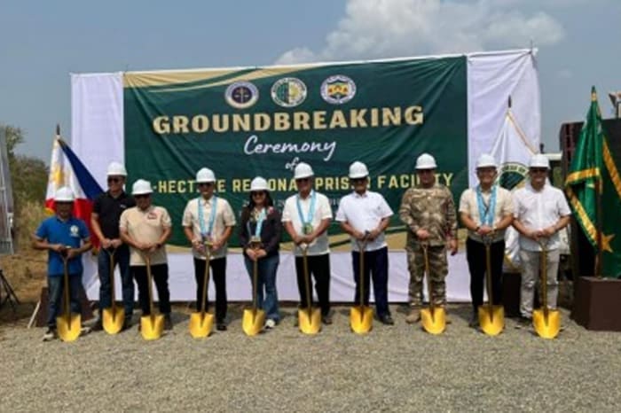 ヌエバエシハ州パラヤン市での新刑務所起工式
