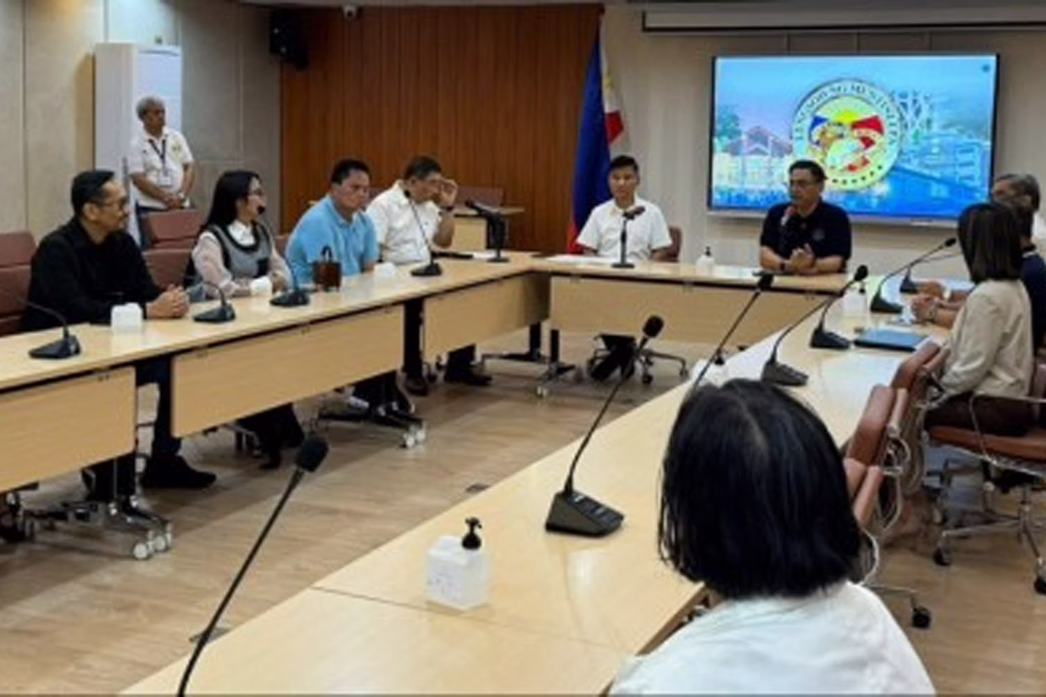 度重なる断水についてのモンテンルパ市とマイニラッドの協議