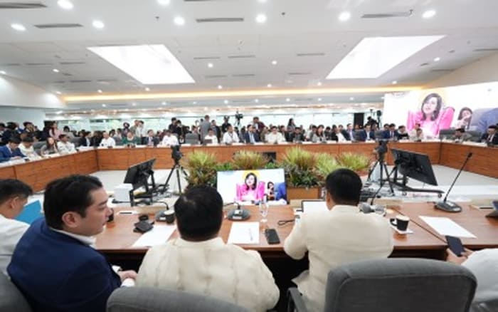 サラ・ドゥテルテ副大統領に対する弾劾手続きを審議する下院司法委員会