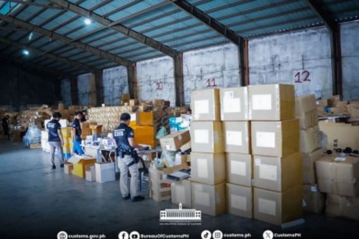 バレンスエラ市の倉庫で押収された約１億７５００万ペソ相当の密輸品