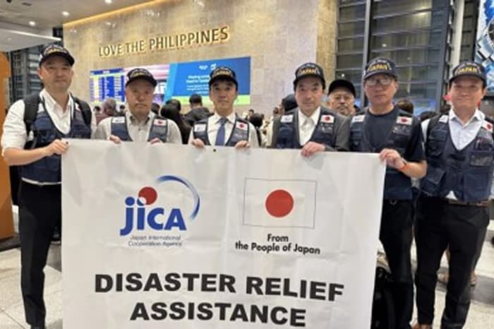 日本から到着した専門家チーム