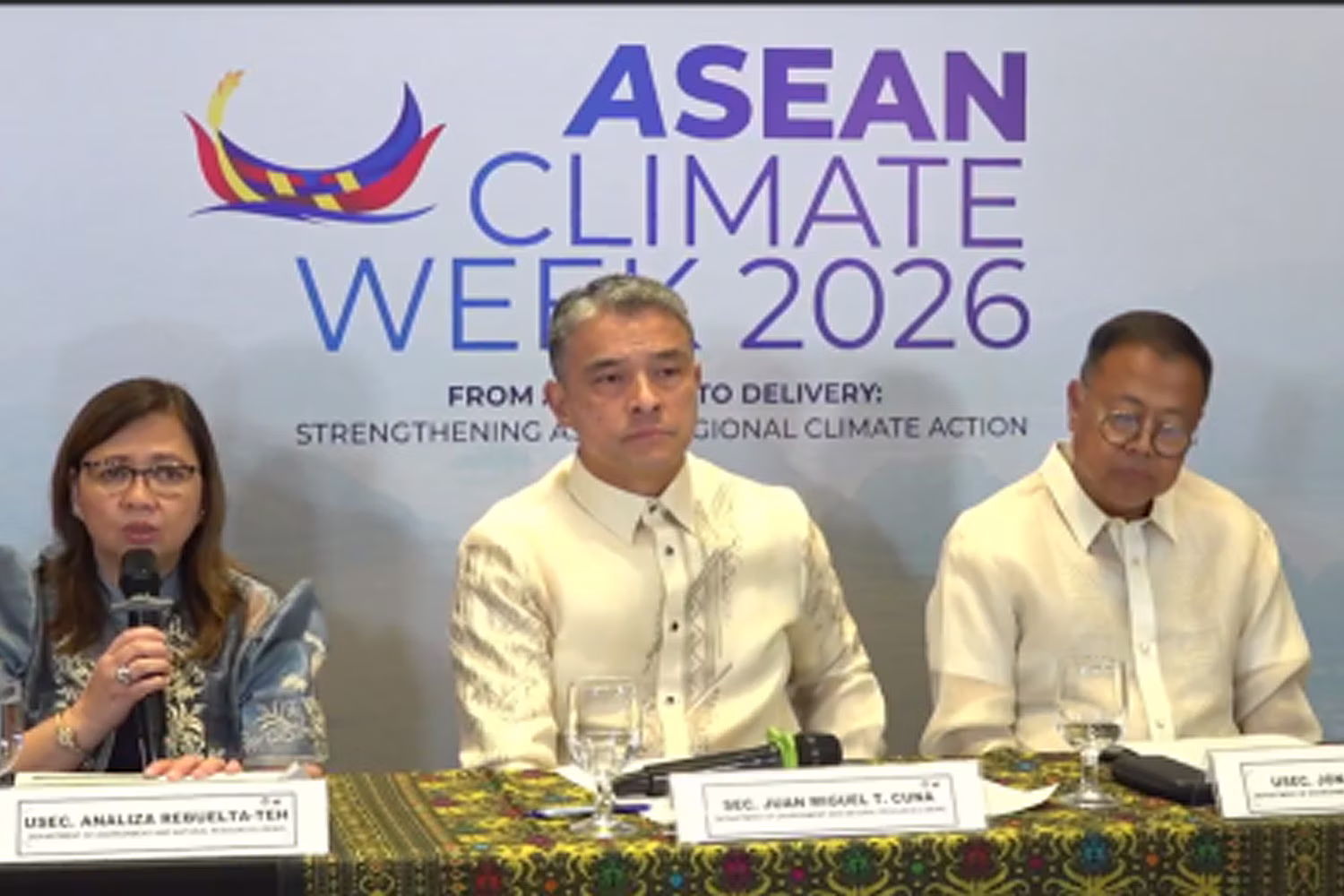 ＡＳＥＡＮ気候ウィーク２０２６の記者会見に出席した（左から）環境天然資源省のアナリザ・レブエルタ