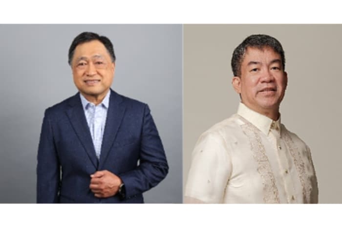 アキリノ・ピメンテル氏（右）とセザール・プリシマ氏
