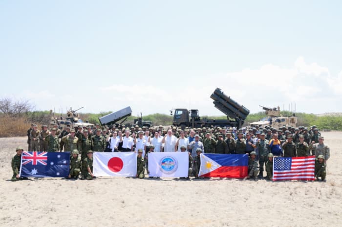 日比両国に加え、米国やオーストラリアの部隊も参加したバリカタンのミサイル実射訓練