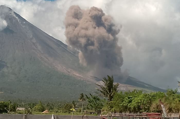 8日に発生したマヨン山の火砕流