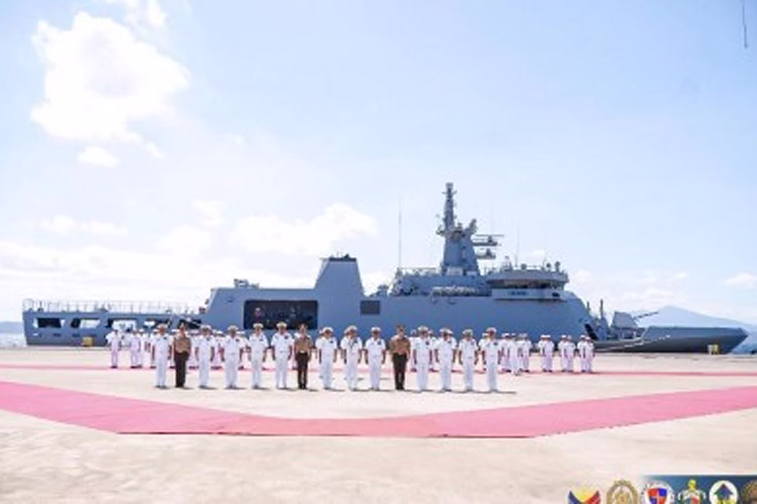 サンバレス州スービック海軍作戦基地で行われた「ラジャ・ラカンドゥラ」到着式典