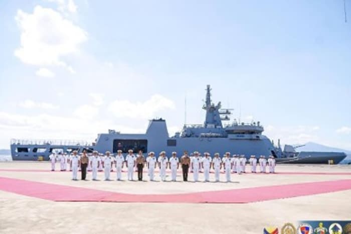 サンバレス州スービック海軍作戦基地で行われた「ラジャ・ラカンドゥラ」到着式典