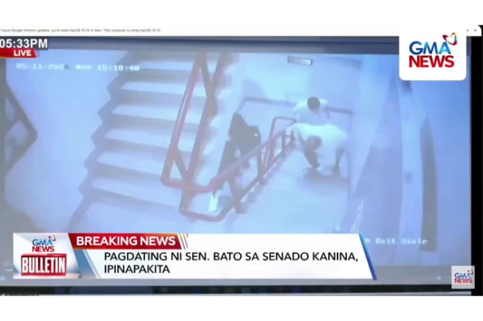 複数人に追跡され逃げるデラロサ議員を捉えた防犯カメラ映像