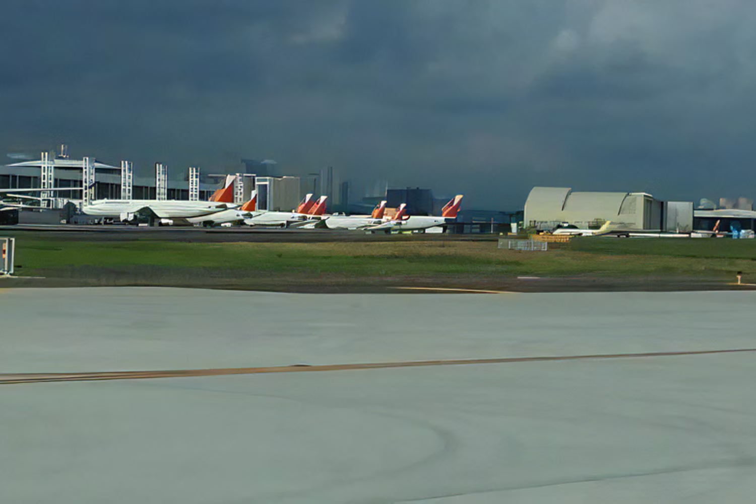 ＮＡＩＡに駐機する航空機