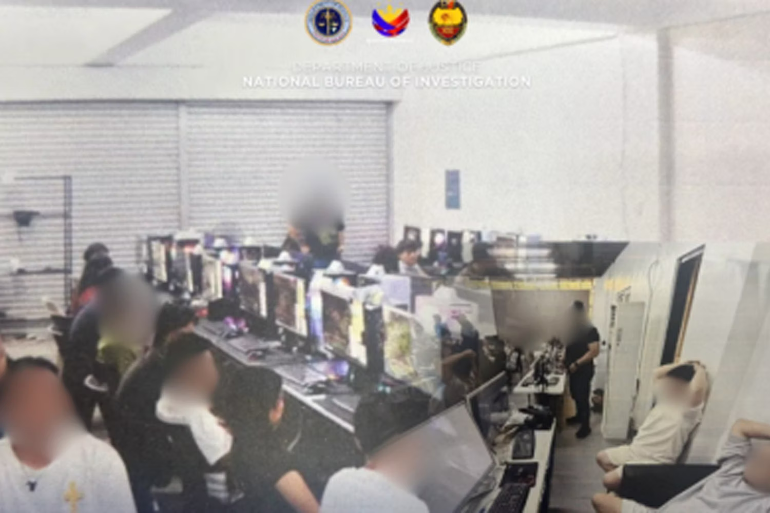 当局が摘発したゲームファーム現場