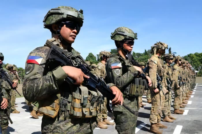 比豪合同軍事演習「カサンガ」の開会式に臨む比豪両軍兵士