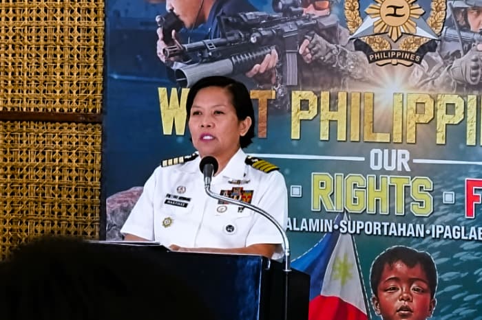 比海軍・ＰＣＧのリムパック参加を発表するマルティネス海軍報道官