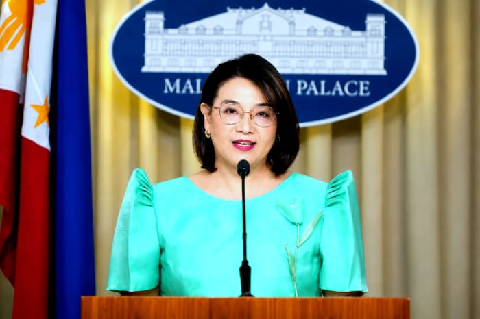 大統領府のクレア・カストロ報道官