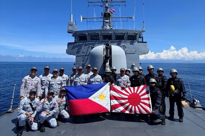 「いかづち」の派遣部隊幹部らと比海軍