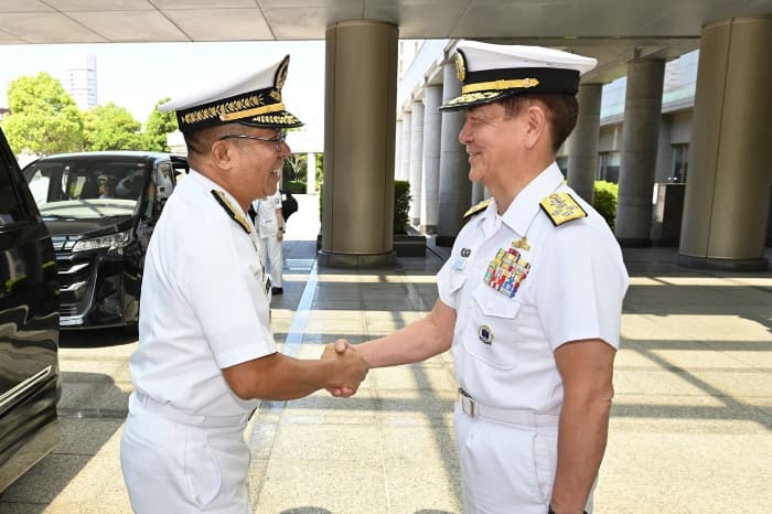 ５月に訪日し齋藤聡海上幕僚長と会談したエスペレタ比海軍総司令官