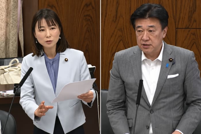木原官房長官(右)と塩村議員