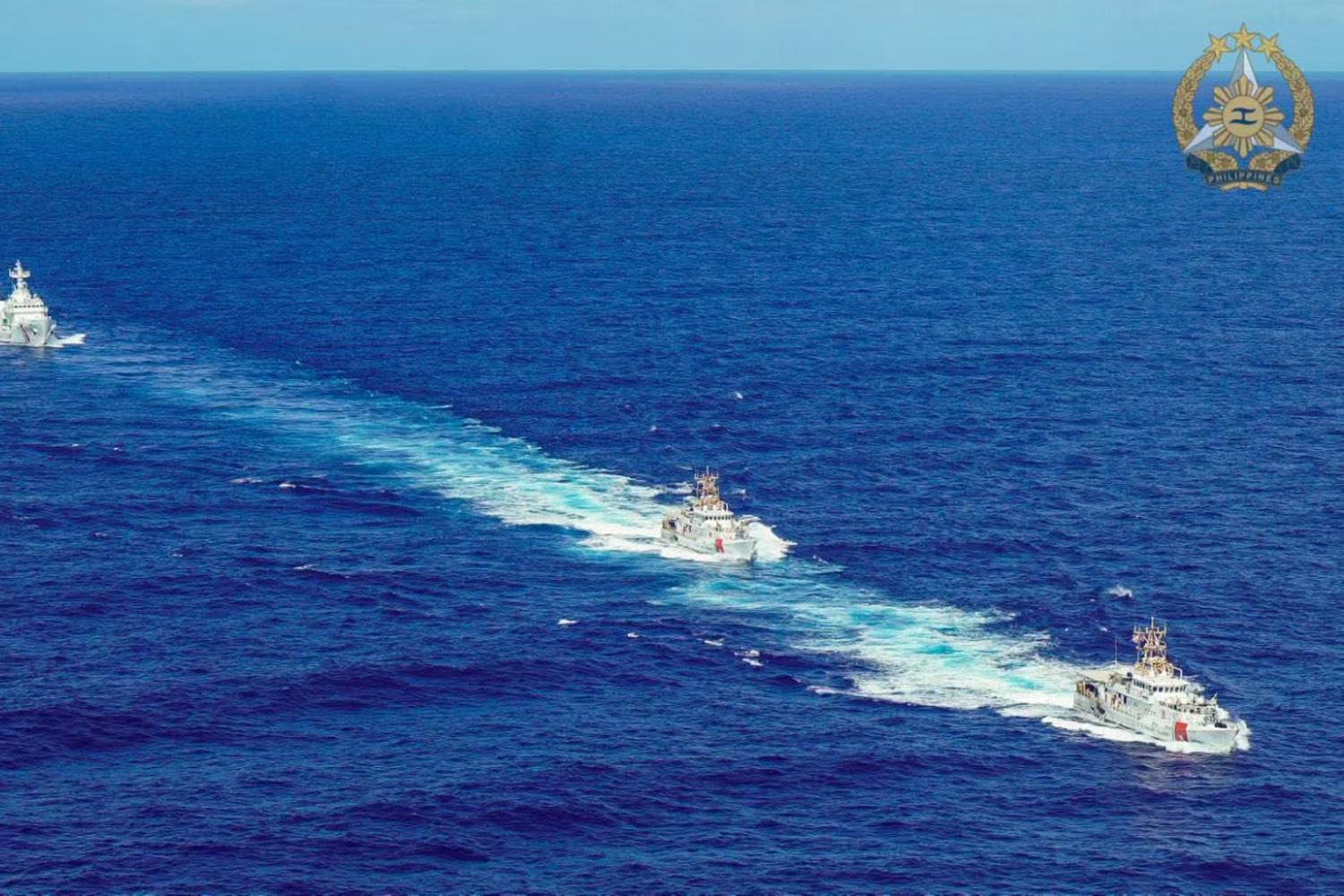 西比海で訓練を実施する比と米国の沿岸警備隊船舶