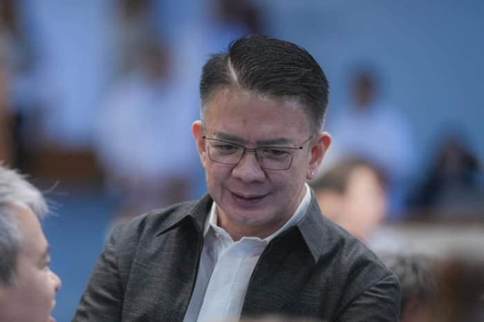 上院弾劾裁判所のエスクデロ裁判長