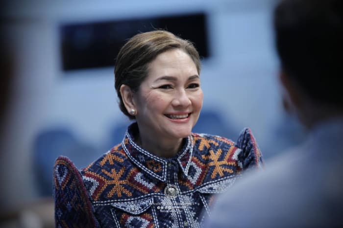 リサ・ホンティベロス上院議員