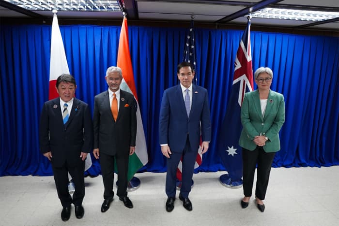 ASEAN会合で比を訪れたルビオ米国務長官(右から2人目)らクアッド各国外相