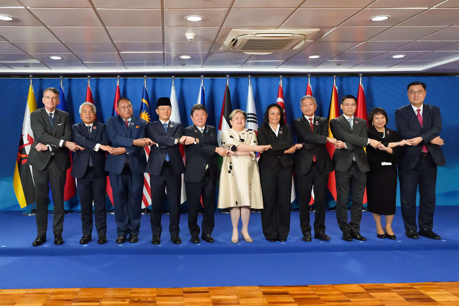 「第５回東アジアパレスチナ支援会合」に参加した各国外相ら