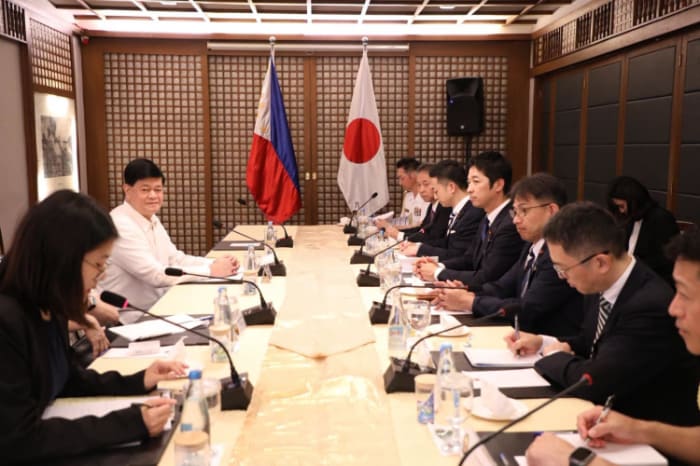 国軍本部を訪問した維新の藤田共同代表ら