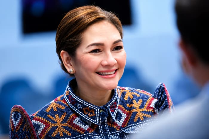 リサ・ホンティベロス上院議員