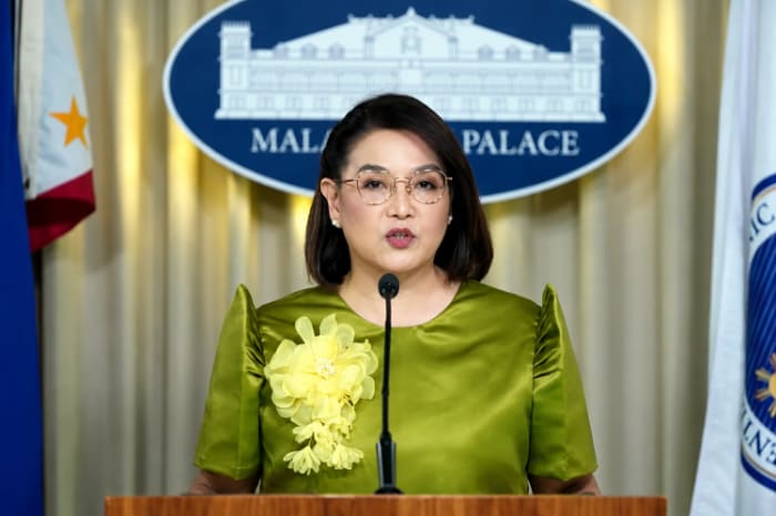 カストロ報道官